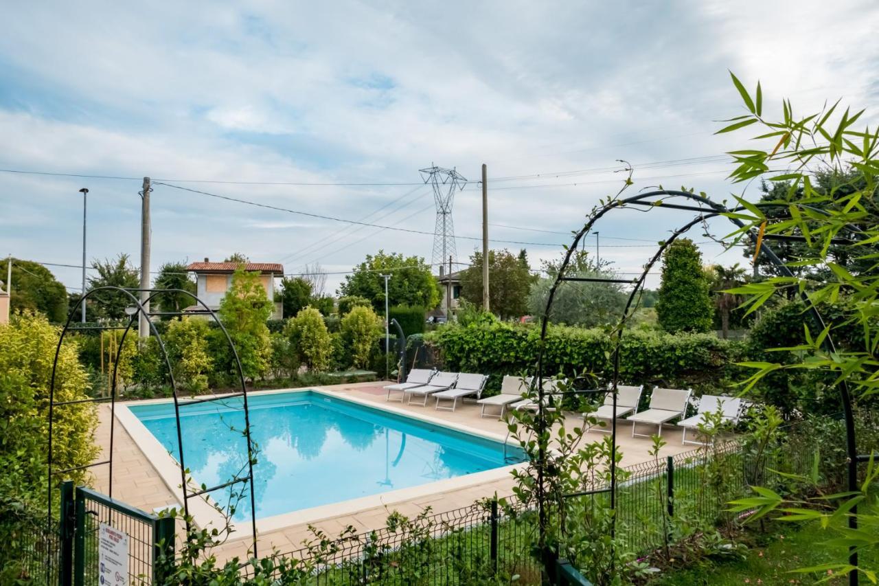 Апартаменти Residenza Gelsomino Дезенцано-дель-Гарда Екстер'єр фото